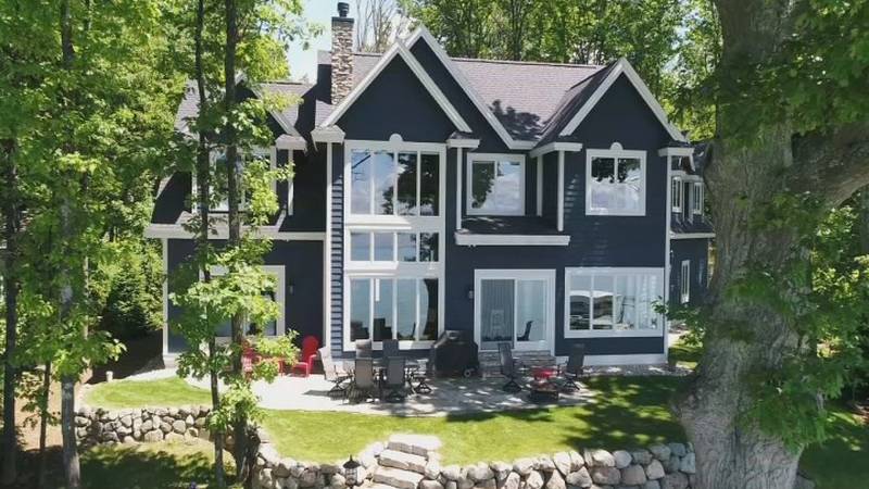 Promo Image: Amazing Northern Michigan Homes: Life on the Lake