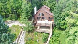 Amazing Northern Michigan Homes: Beautiful Log Home on Torch Lake