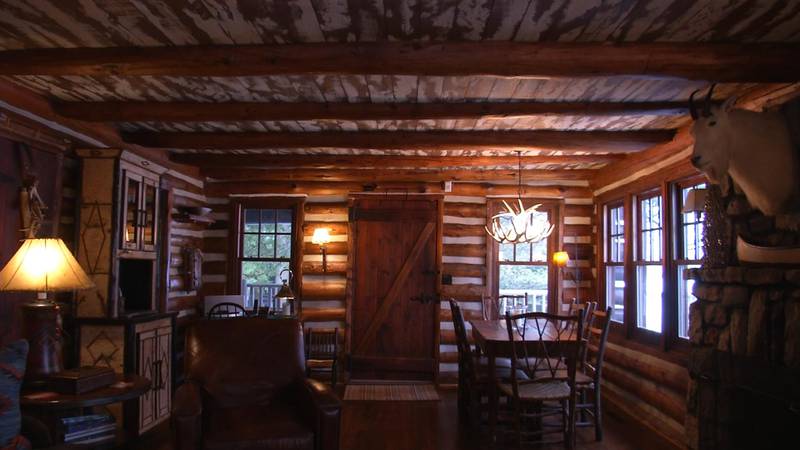 Promo Image: Amazing Northern Michigan Homes: Log Cabin Charmer