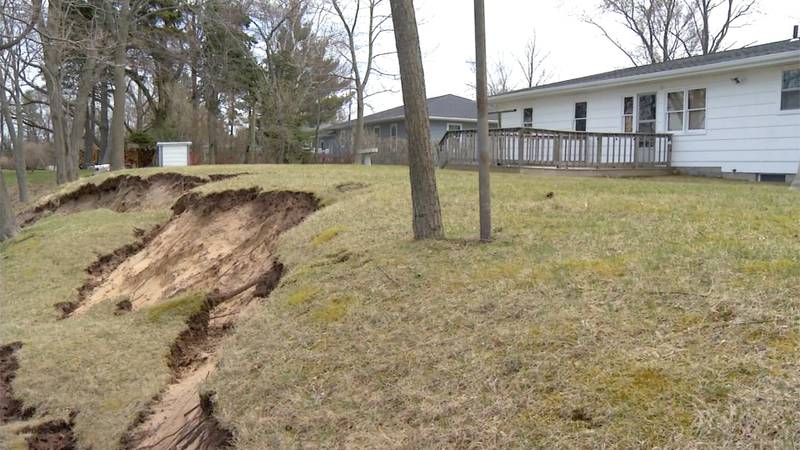 Promo Image: High Water Levels Lead to Erosion, Structure Damage in Manistee