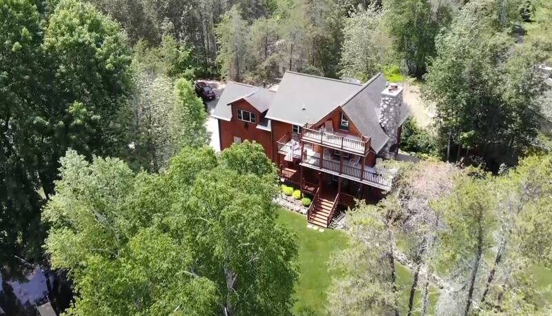 Amazing Northern Michigan Home: Log Home On Crooked River