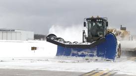 Legislation would require drivers to stay 200 feet behind active snowplows